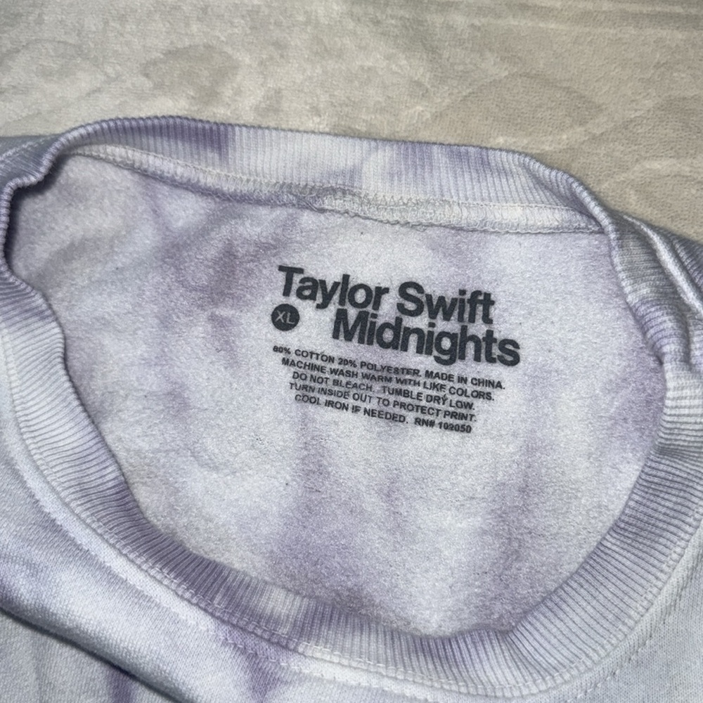 TAYLOR SWIFT MIDNIGHTS‎ LAVENDER TIE DYE CREWNECK - Picture 4 of 7